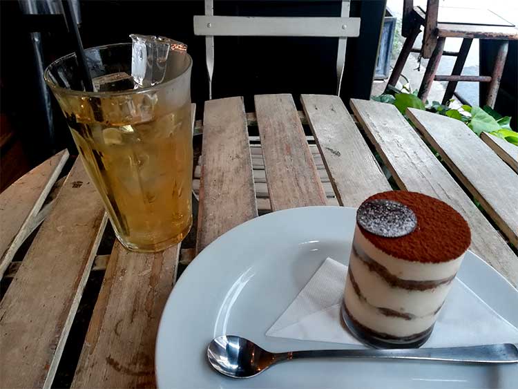 ノスタルジーな雰囲気の浅草 古民家風カフェ カフェオトノヴァ スイーツ ティラミスの繊細な甘さは食べる価値あり いろはめぐり