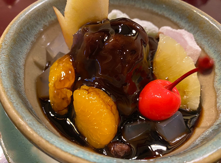 谷中】昭和レトロな喫茶店「あづま家」で名物のソフトクリームあんみつ