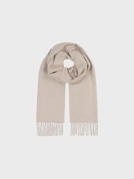 ベージュ色のフリンジ付きスカーフ