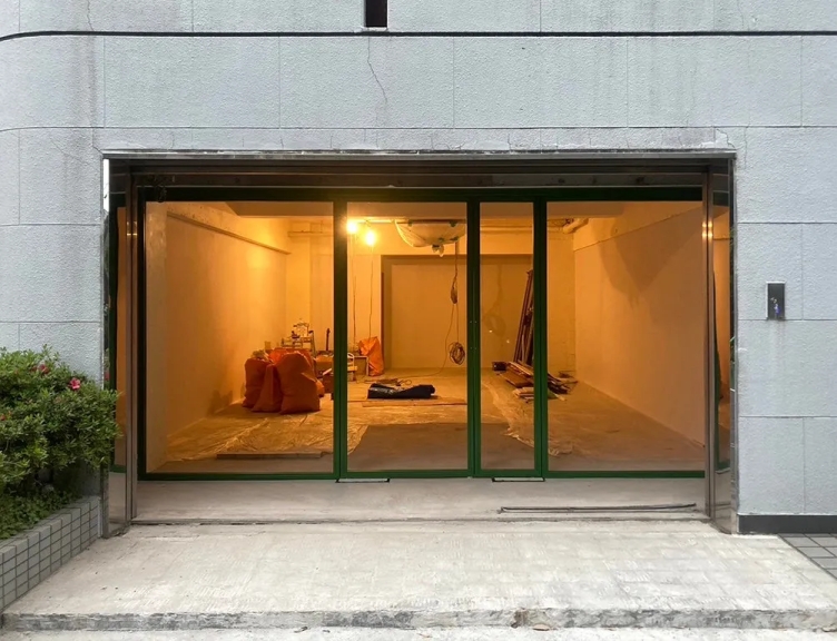 COMPACT41の外観？改装中？