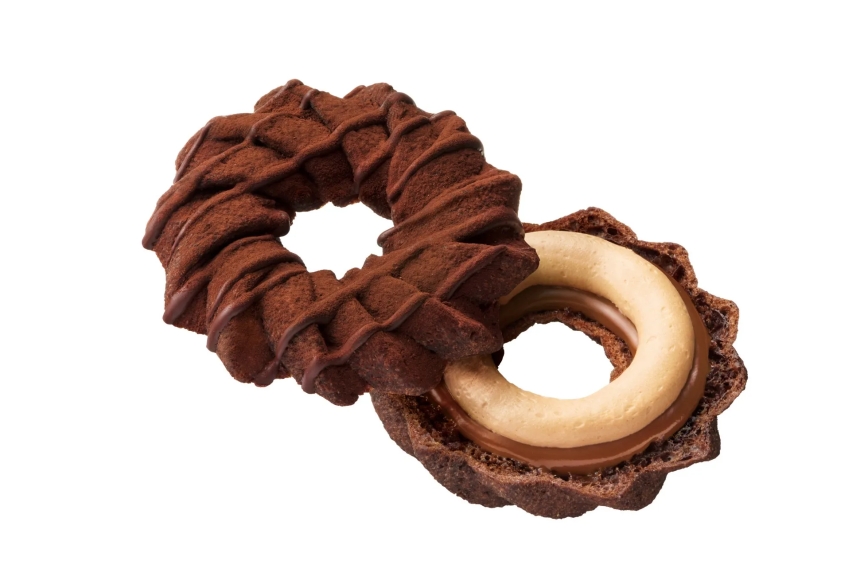 チョコレートでコーティングされた焼き菓子のクローズアップ