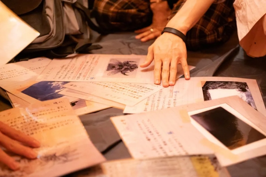 謎解きのヒントが書かれた書類