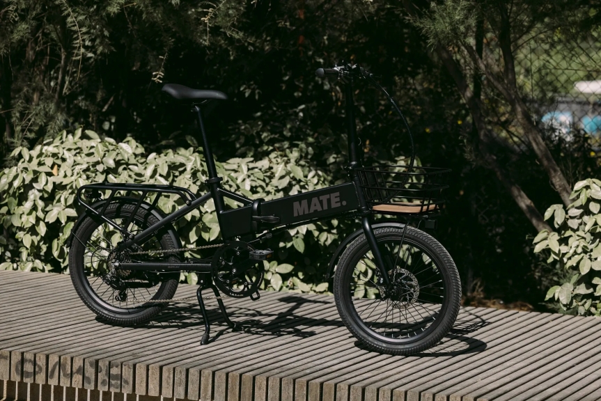 黒色のMATE.BIKE電動アシスト自転車