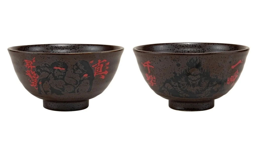ストリートファイターのキャラクターがデザインされたダークブラウンの茶碗2点。