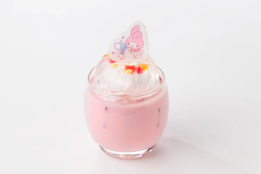 マイメロディが描かれたデザートドリンク。