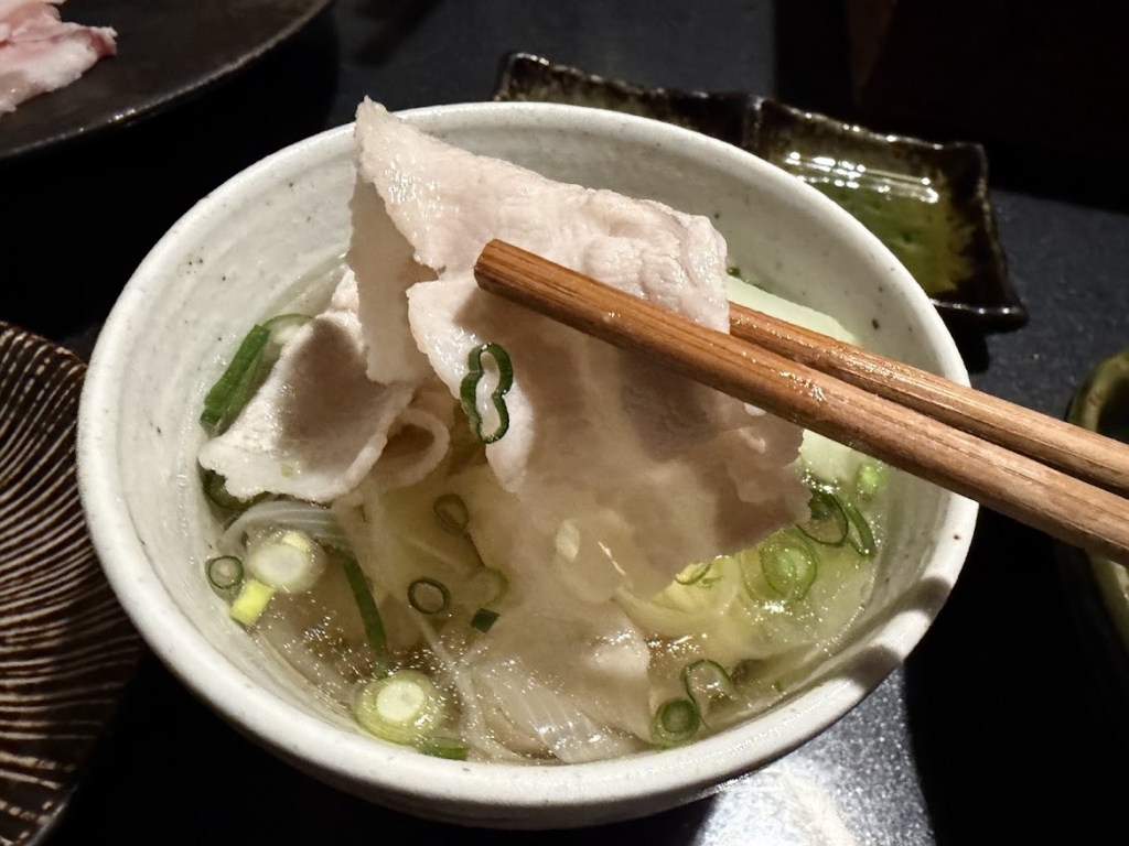 「居酒屋とみ」の茶美豚しゃぶしゃぶ
