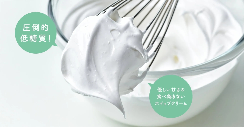 ホイップクリームと泡立て器