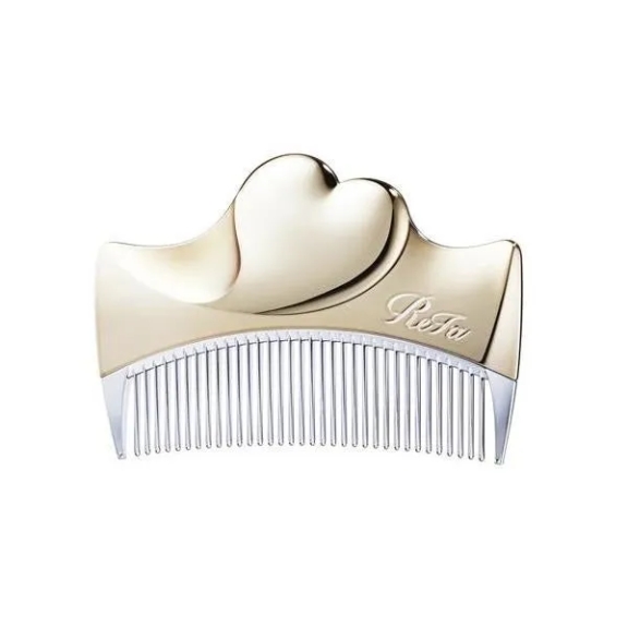 ハート型のデザインが特徴的な、ReFaのヘアブラシです。ゴールドとシルバーの組み合わせが上品さを演出しています。