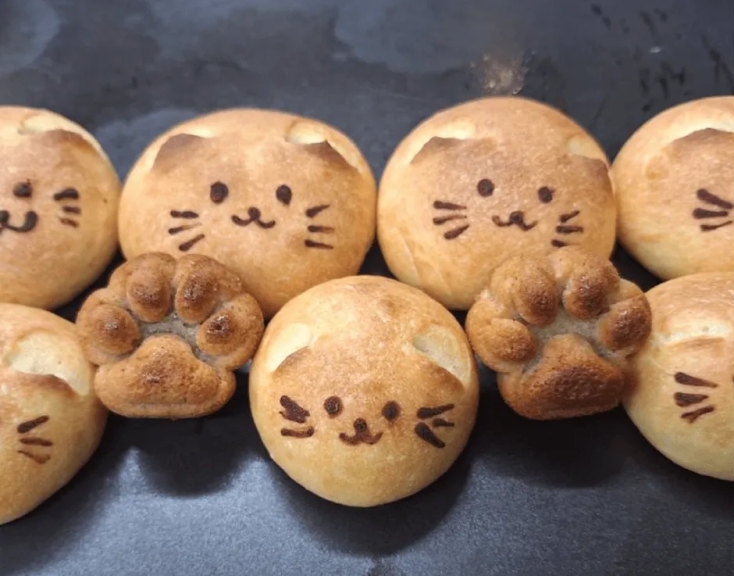 猫の顔や肉球をモチーフにしたパン