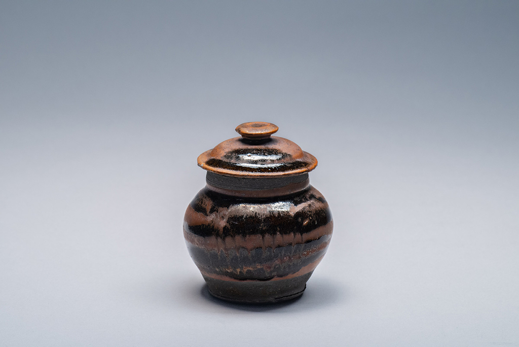 《曜変壺》 河井寬次郎 昭和2~3年(1927~28)頃 静嘉堂文庫美術館蔵